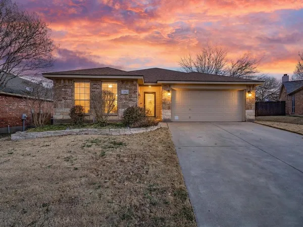 $344,000 | 211 Carriage Drive, Willow Park, TX 76087