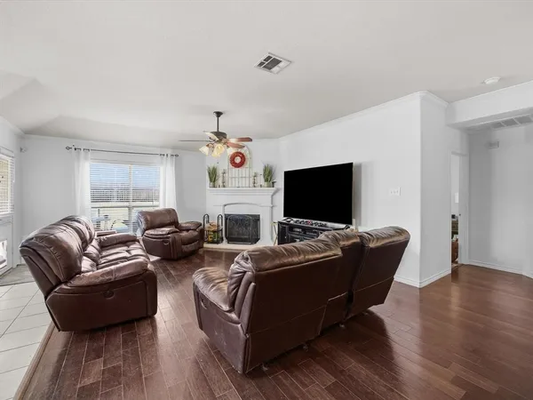 $344,000 | 211 Carriage Drive, Willow Park, TX 76087