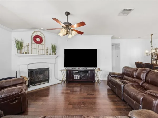 $344,000 | 211 Carriage Drive, Willow Park, TX 76087