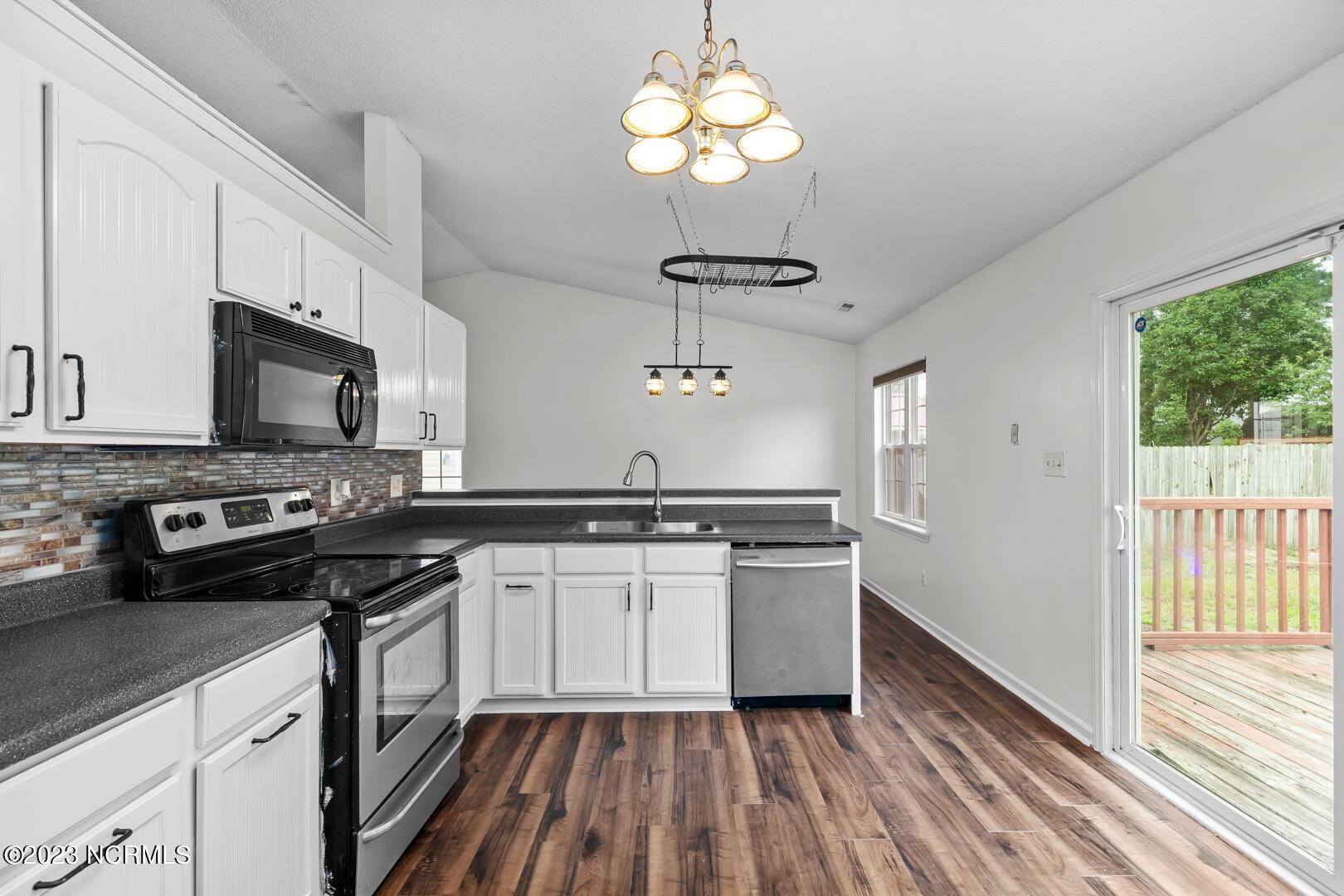 625 Queens Creek Road Hubert, NC 28539 - Photo 12 of 37 13