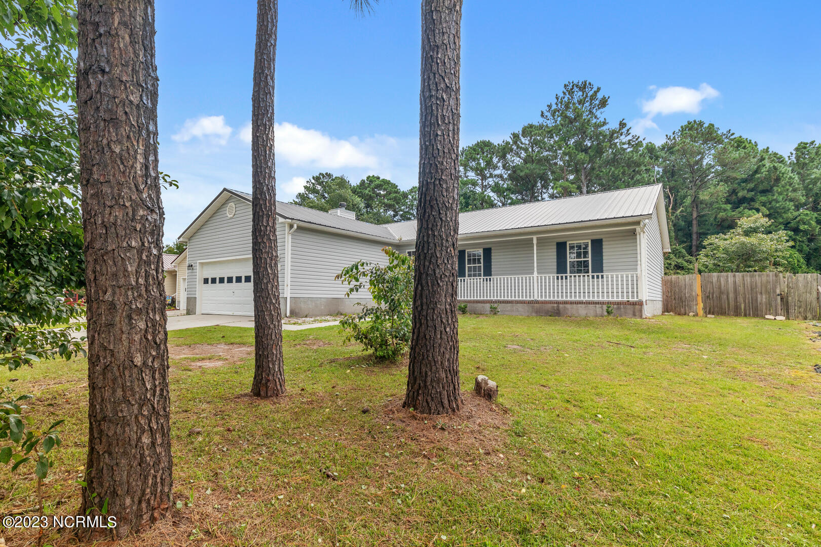 625 Queens Creek Road Hubert, NC 28539 - Photo 2 of 37 3