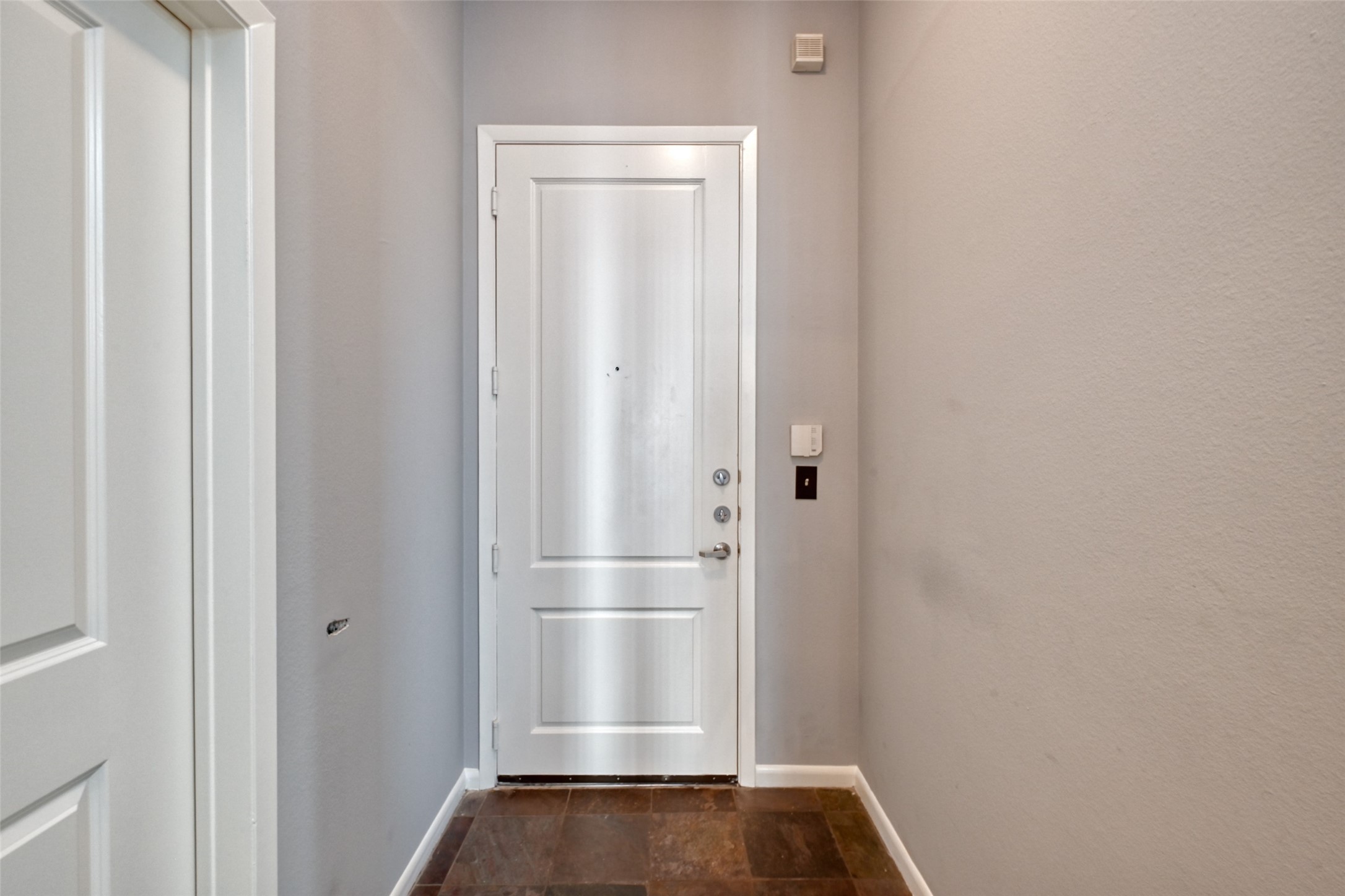3505 Sage Road, Unit 1206 Houston, TX 77056 - Photo 20 of 50 a view of walk in closet with empty racks