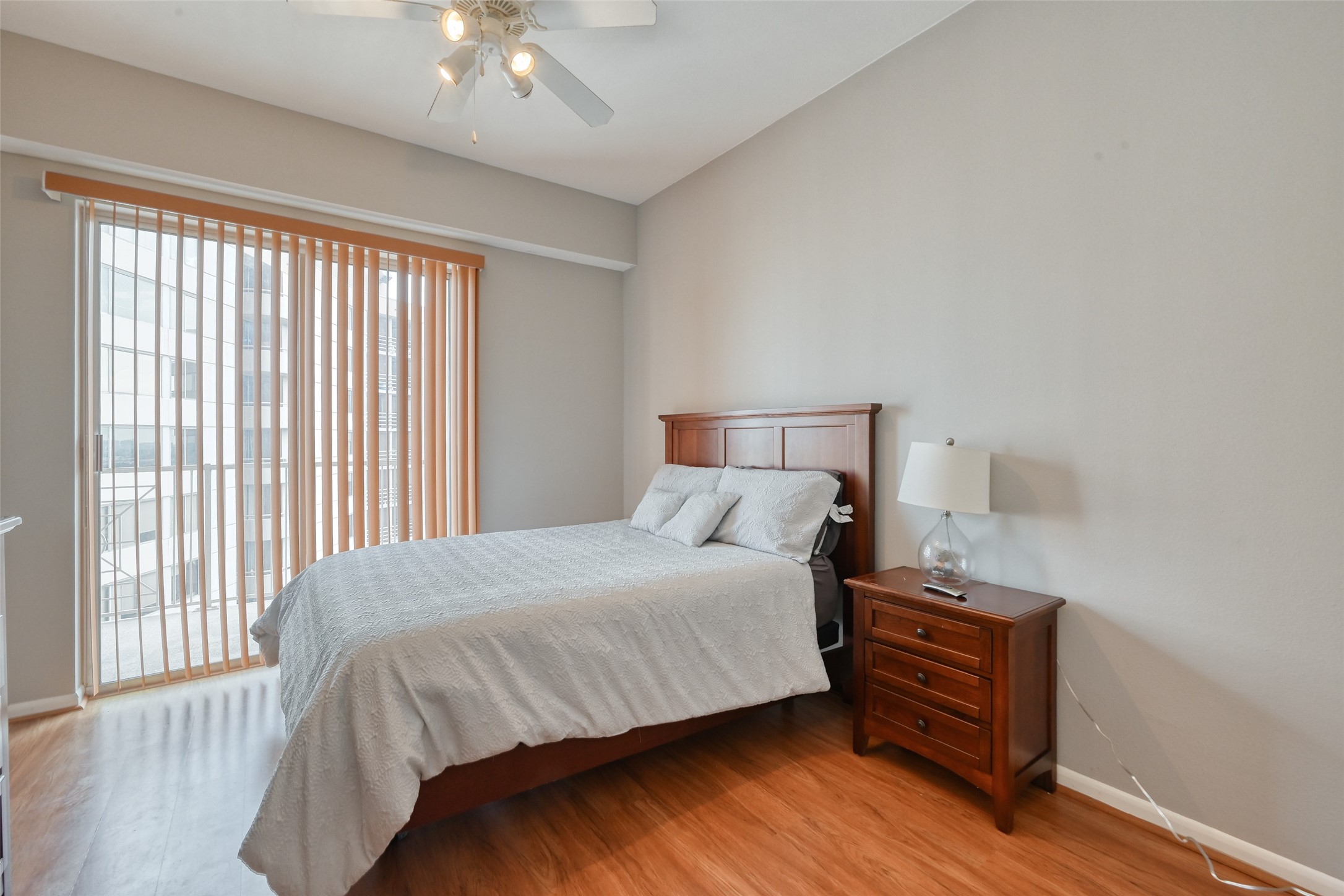 3505 Sage Road, Unit 1206 Houston, TX 77056 - Photo 36 of 50 a bedroom with a bed and a window