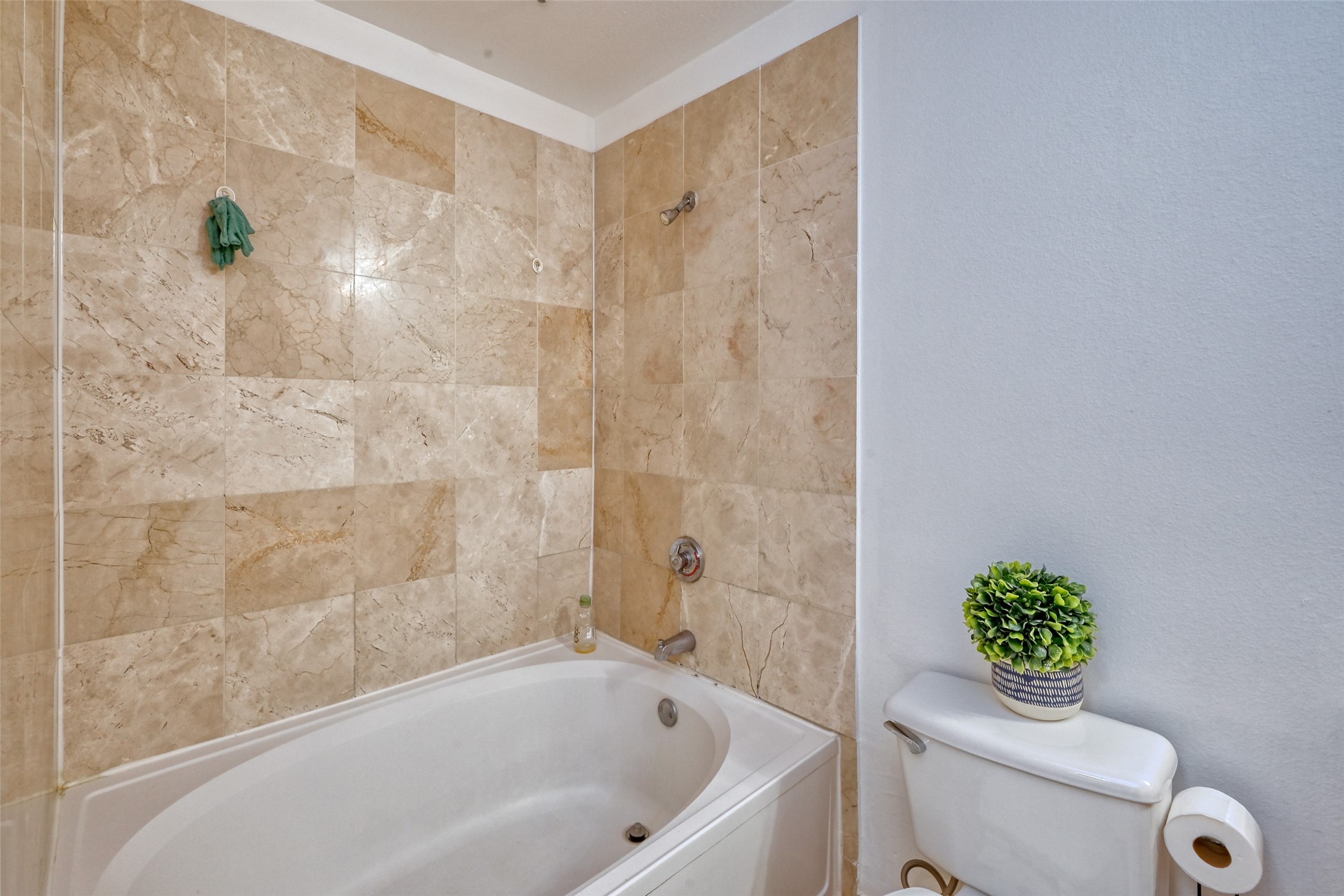 3505 Sage Road, Unit 1206 Houston, TX 77056 - Photo 42 of 50 a bath room with a toilet and a bath tub