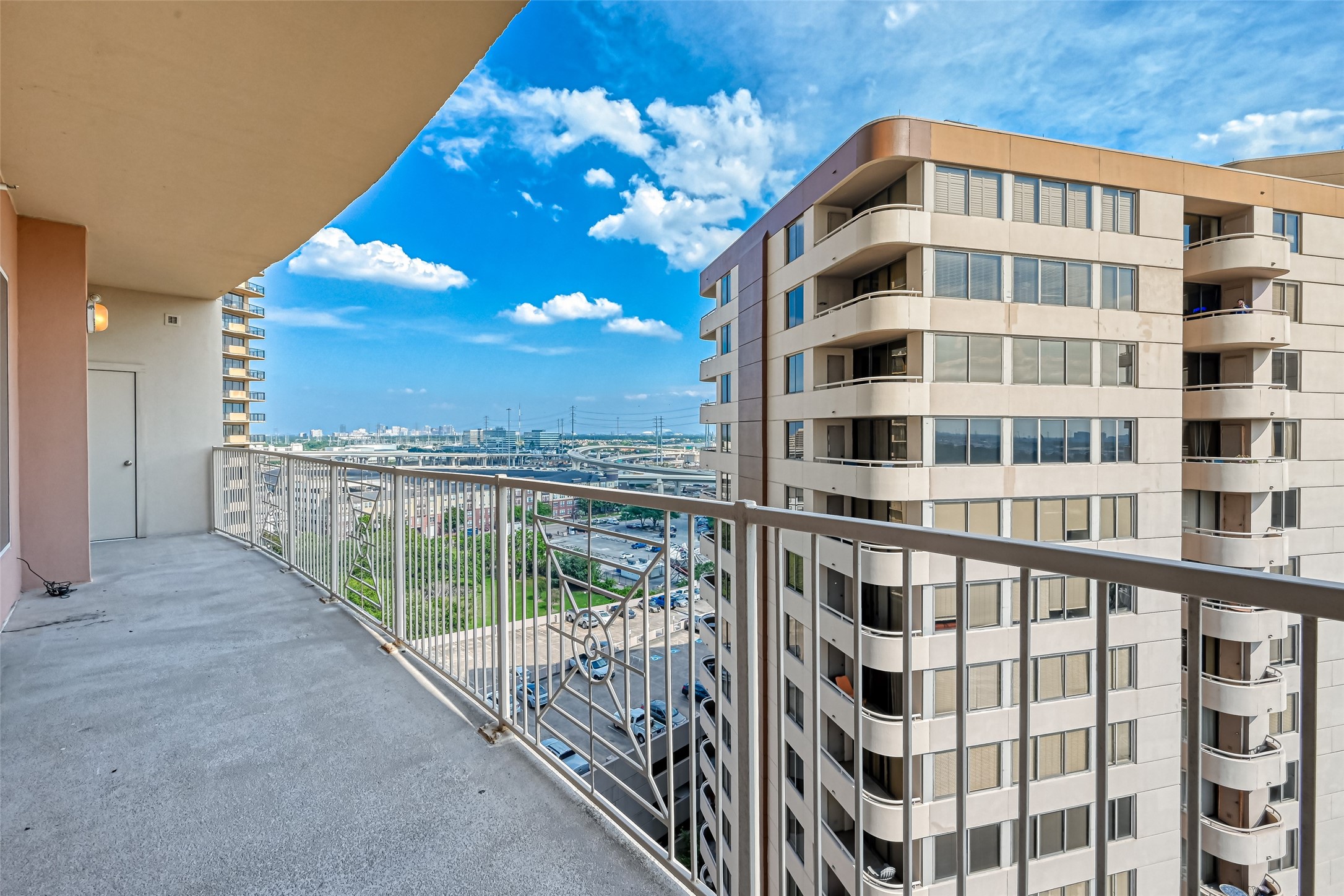 3505 Sage Road, Unit 1206 Houston, TX 77056 - Photo 49 of 50 a view of a building from a balcony
