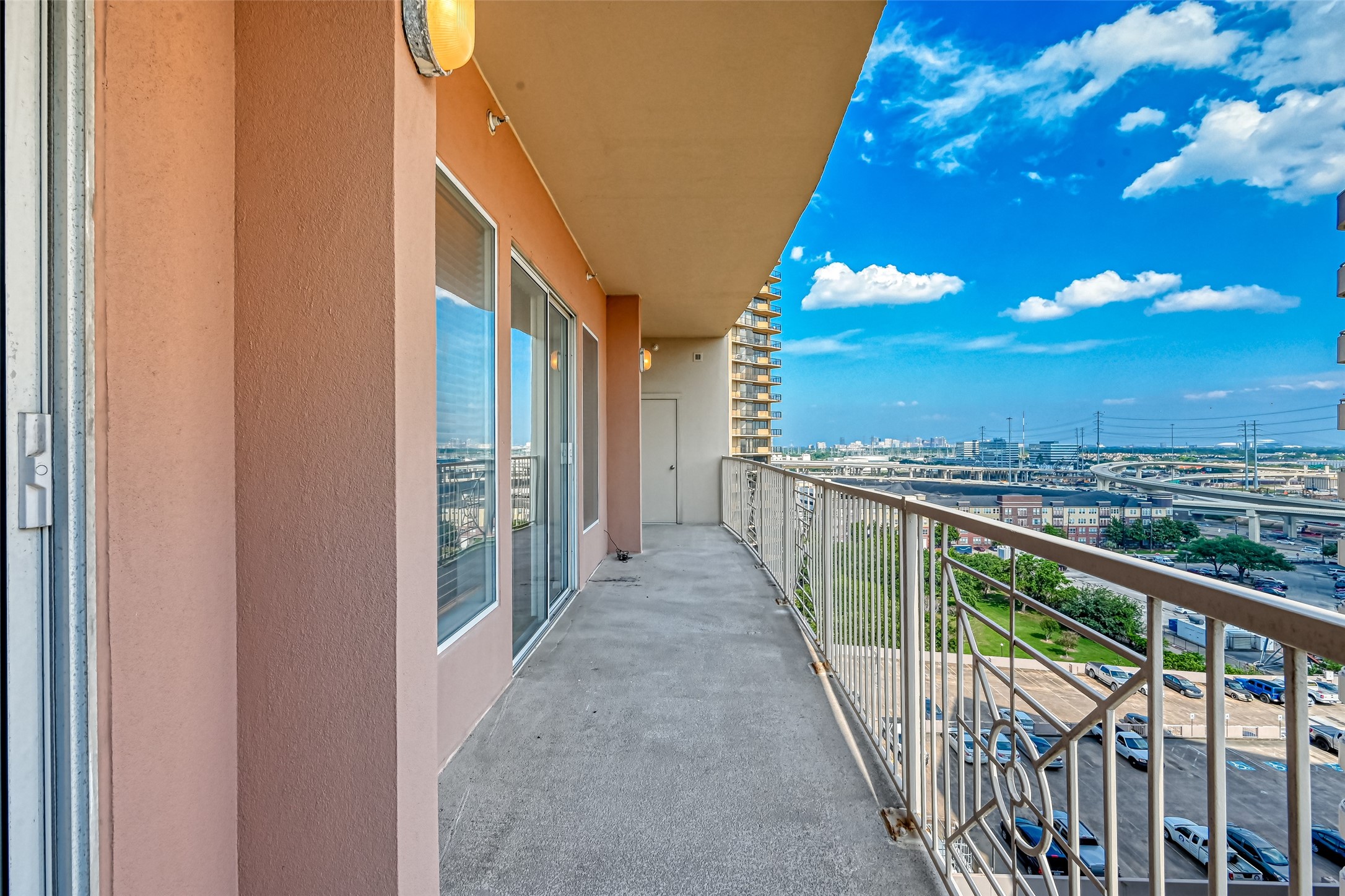 3505 Sage Road, Unit 1206 Houston, TX 77056 - Photo 50 of 50 a view of a balcony with city view