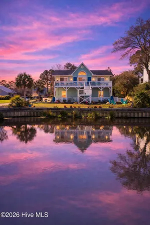 $989,000 | 330 Cape Lookout Loop, Emerald Isle, NC 28594