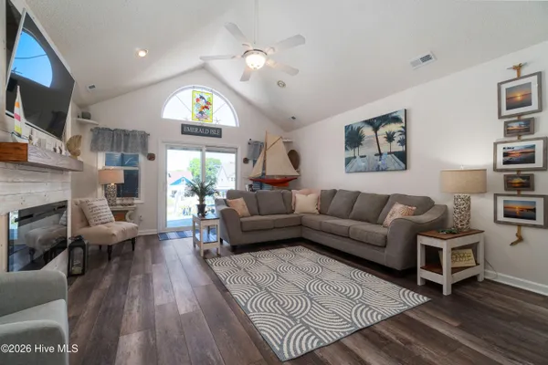$989,000 | 330 Cape Lookout Loop, Emerald Isle, NC 28594