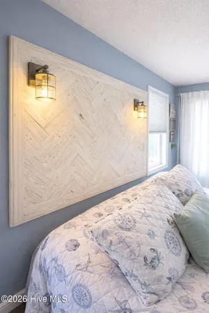 $989,000 | 330 Cape Lookout Loop, Emerald Isle, NC 28594