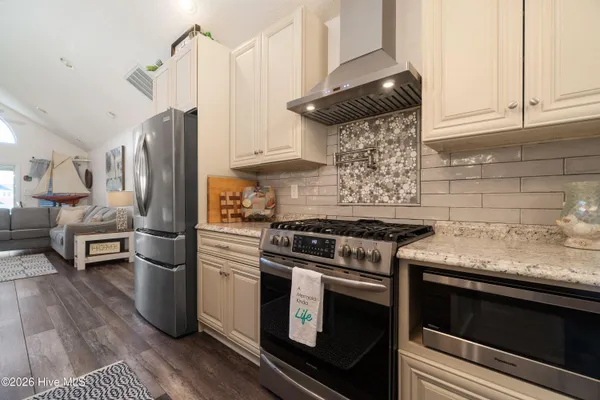 $989,000 | 330 Cape Lookout Loop, Emerald Isle, NC 28594