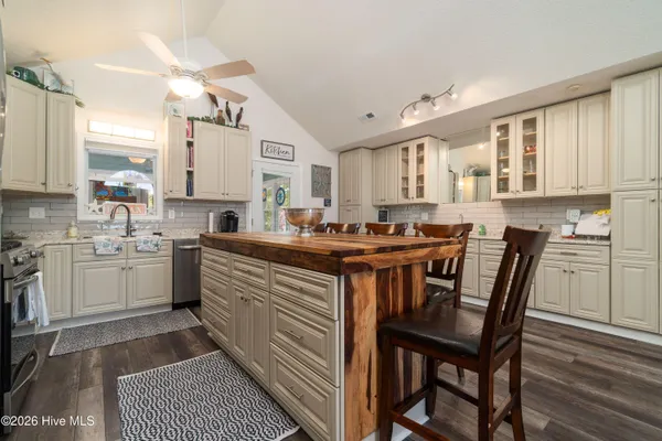 $989,000 | 330 Cape Lookout Loop, Emerald Isle, NC 28594