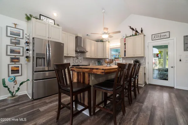 $989,000 | 330 Cape Lookout Loop, Emerald Isle, NC 28594
