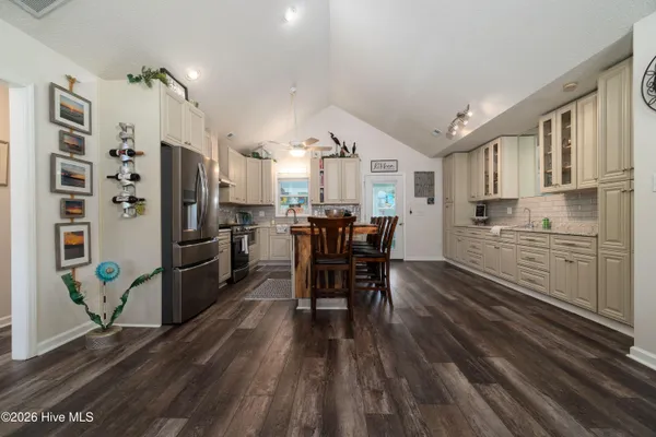 $989,000 | 330 Cape Lookout Loop, Emerald Isle, NC 28594