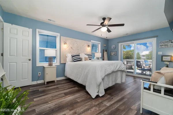 $989,000 | 330 Cape Lookout Loop, Emerald Isle, NC 28594