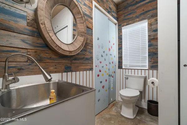 $989,000 | 330 Cape Lookout Loop, Emerald Isle, NC 28594