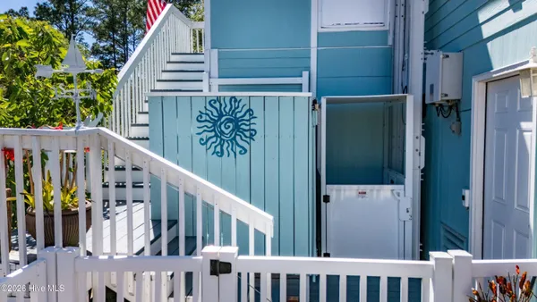 $989,000 | 330 Cape Lookout Loop, Emerald Isle, NC 28594