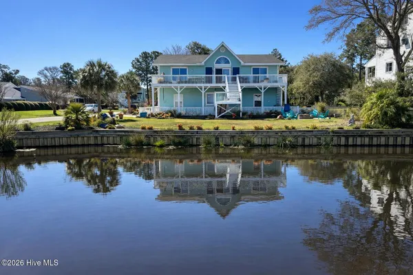 $989,000 | 330 Cape Lookout Loop, Emerald Isle, NC 28594