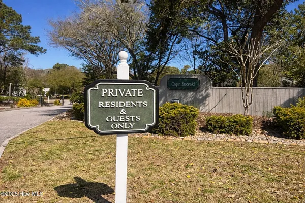 $989,000 | 330 Cape Lookout Loop, Emerald Isle, NC 28594