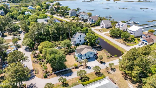 $989,000 | 330 Cape Lookout Loop, Emerald Isle, NC 28594