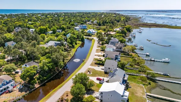 $989,000 | 330 Cape Lookout Loop, Emerald Isle, NC 28594