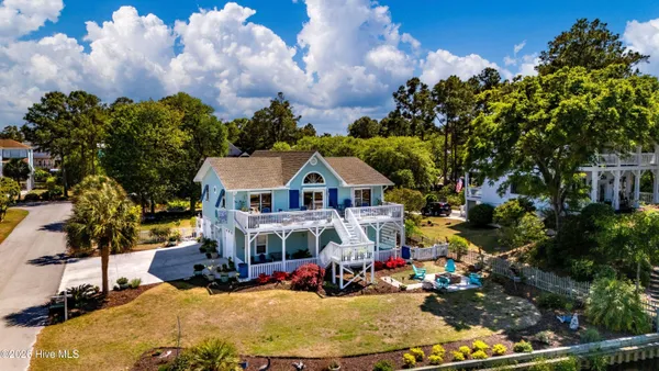 $989,000 | 330 Cape Lookout Loop, Emerald Isle, NC 28594