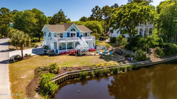 $989,000 | 330 Cape Lookout Loop, Emerald Isle, NC 28594