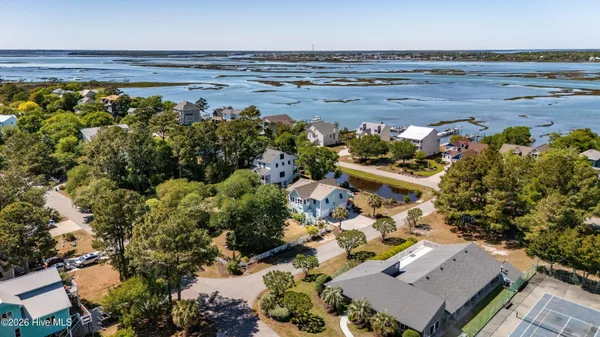 $989,000 | 330 Cape Lookout Loop, Emerald Isle, NC 28594