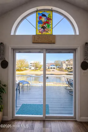 $989,000 | 330 Cape Lookout Loop, Emerald Isle, NC 28594