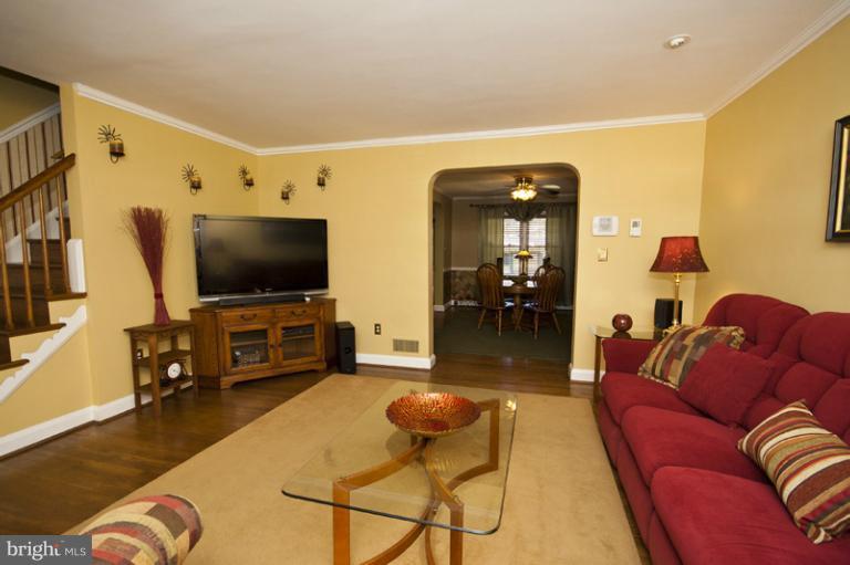 974 Radcliffe Road Towson, MD 21204 - Photo 14 of 30 Living Room