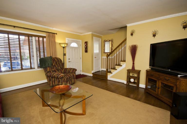 974 Radcliffe Road Towson, MD 21204 - Photo 15 of 30 Living Room