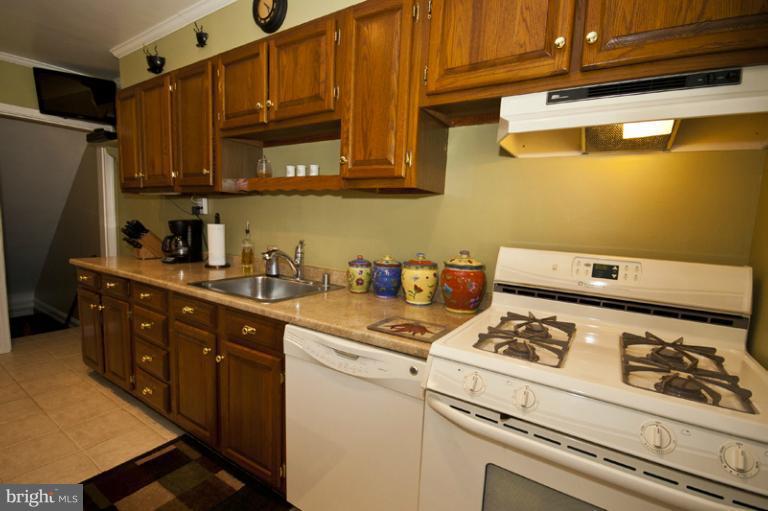 974 Radcliffe Road Towson, MD 21204 - Photo 18 of 30 Kitchen