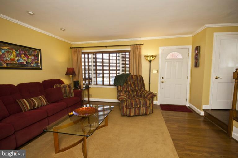974 Radcliffe Road Towson, MD 21204 - Photo 20 of 30 Living Room