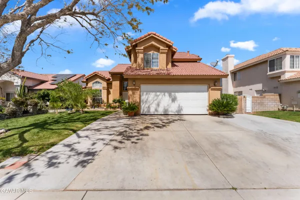 $515,000 | 729 East Whitlatch Drive, Lancaster, CA 93535