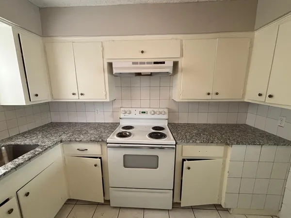 $1,500 | 2710 Briarhurst Drive, Unit 5, Houston, TX 77057