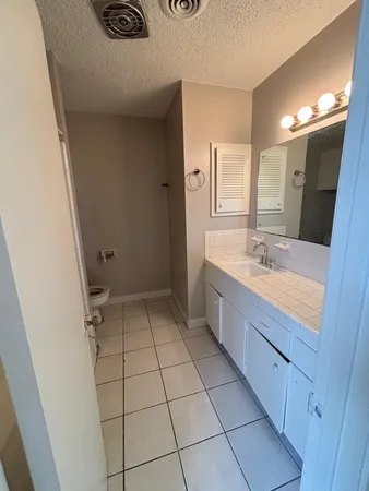 $1,500 | 2710 Briarhurst Drive, Unit 5, Houston, TX 77057