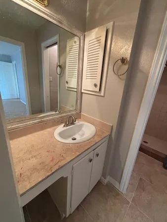 $1,500 | 2710 Briarhurst Drive, Unit 5, Houston, TX 77057