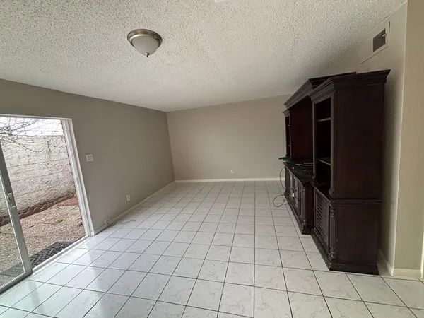 $1,500 | 2710 Briarhurst Drive, Unit 5, Houston, TX 77057