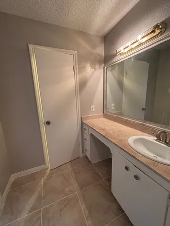 $1,500 | 2710 Briarhurst Drive, Unit 5, Houston, TX 77057