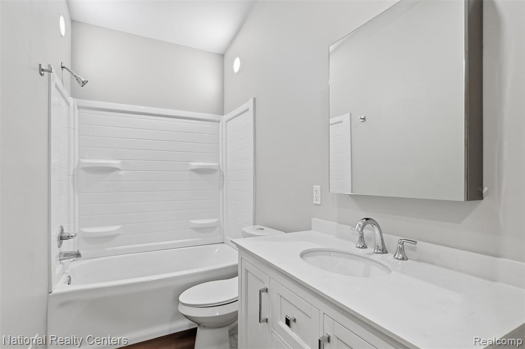 17159 Rougeway Street Livonia, MI 48152 - Photo 23 of 36