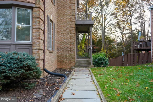 a view of a pathway with a house