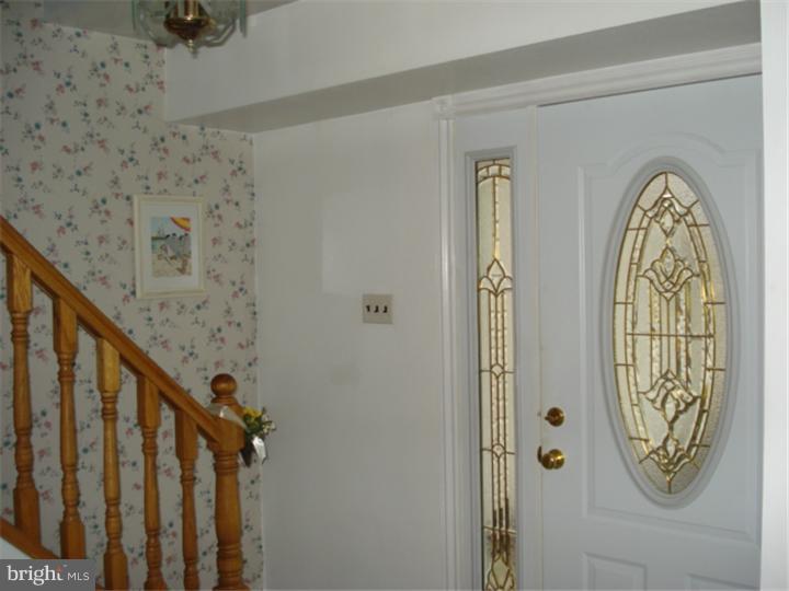 7 Plumstead Road Sewell, NJ 08080 - Photo 2 of 23 Foyer