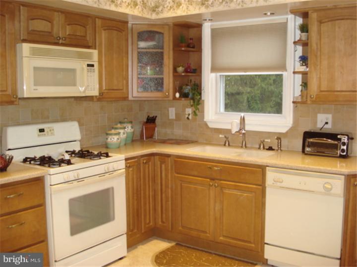 7 Plumstead Road Sewell, NJ 08080 - Photo 8 of 23 Kitchen