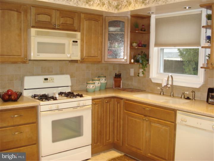 7 Plumstead Road Sewell, NJ 08080 - Photo 10 of 23 Kitchen