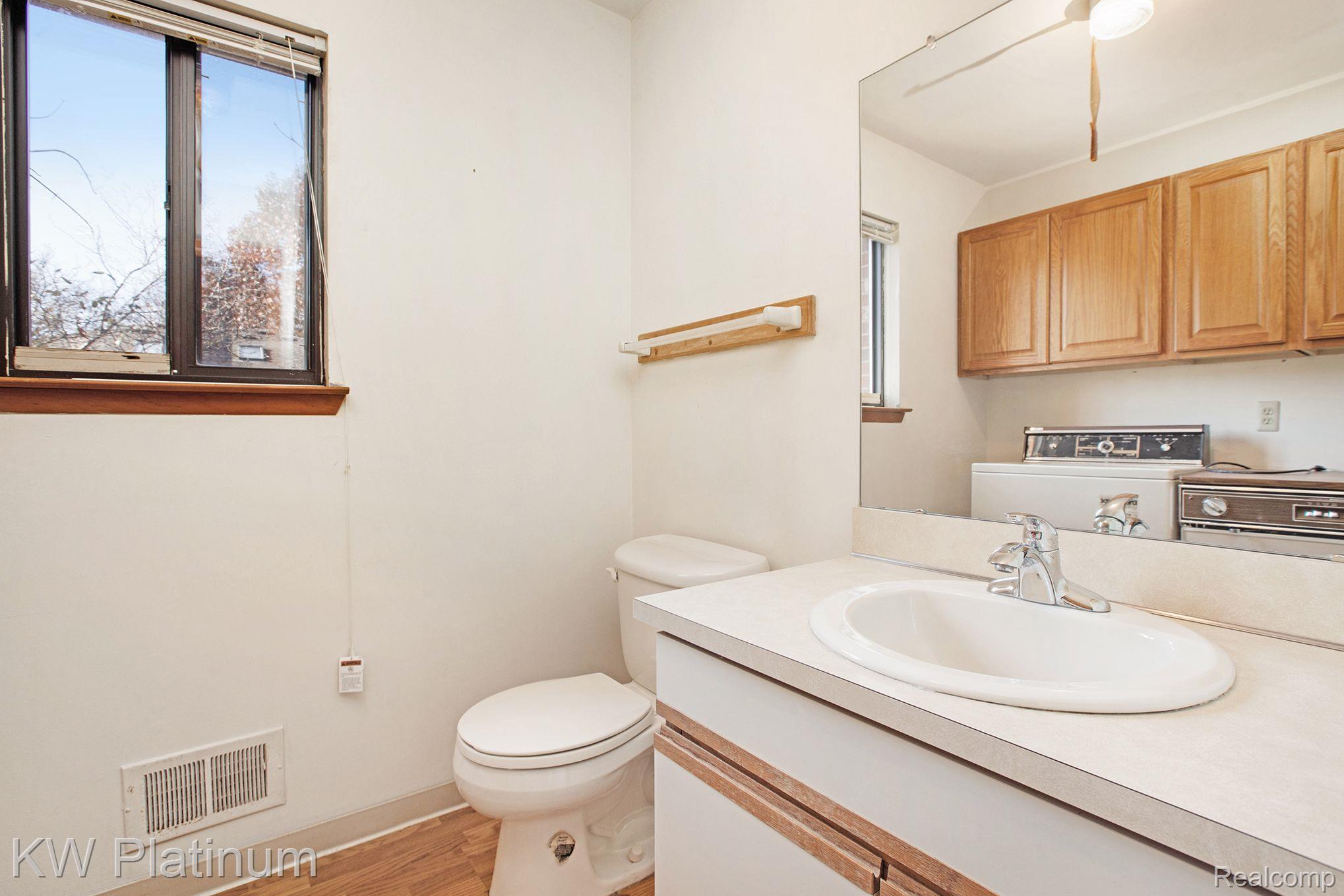 5229 Peekskill Drive Sterling Heights, MI 48310 - Photo 14 of 24 Gallery Image 14