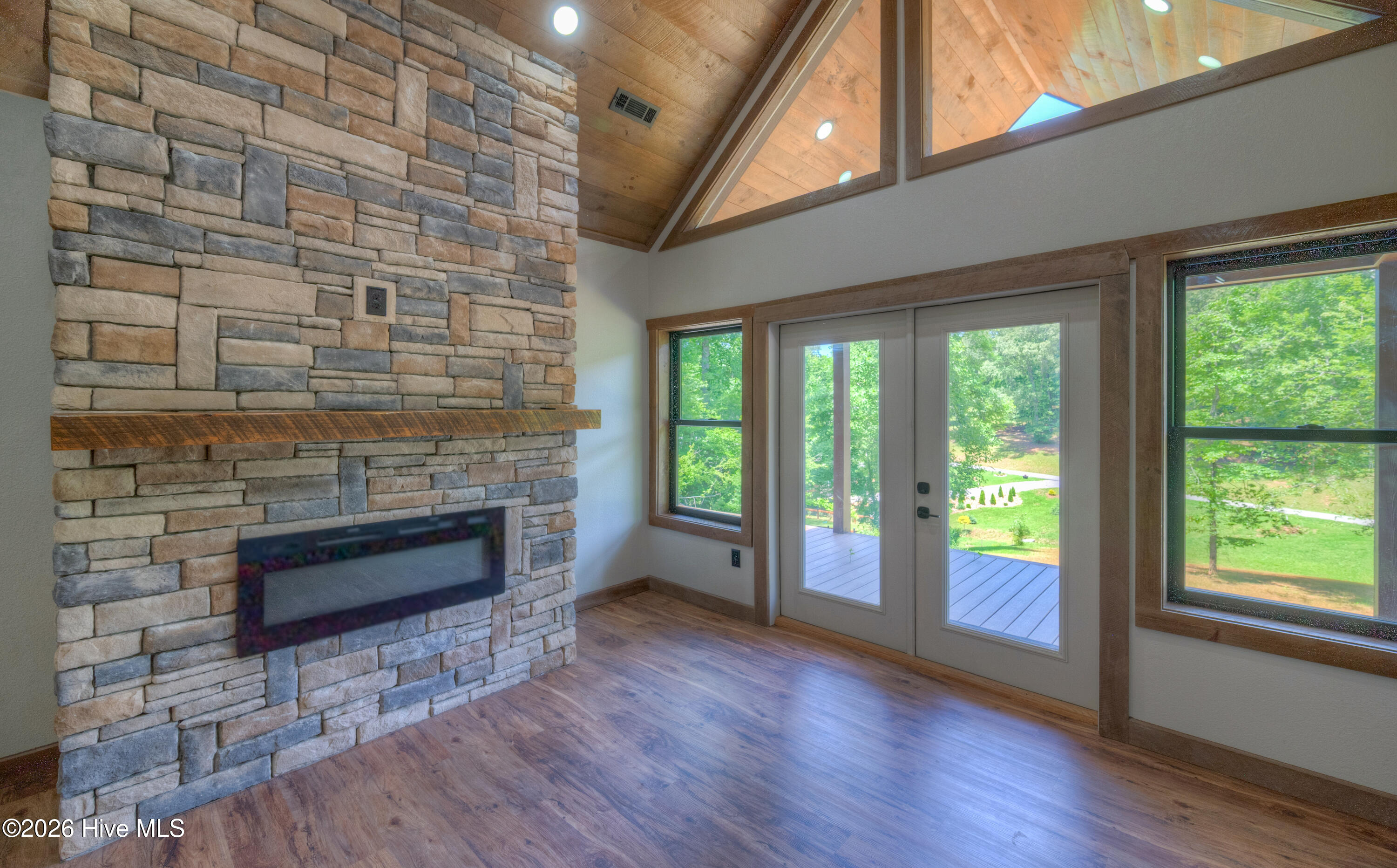243 Butterball Boulevard Murphy, NC 28906 - Photo 2 of 32