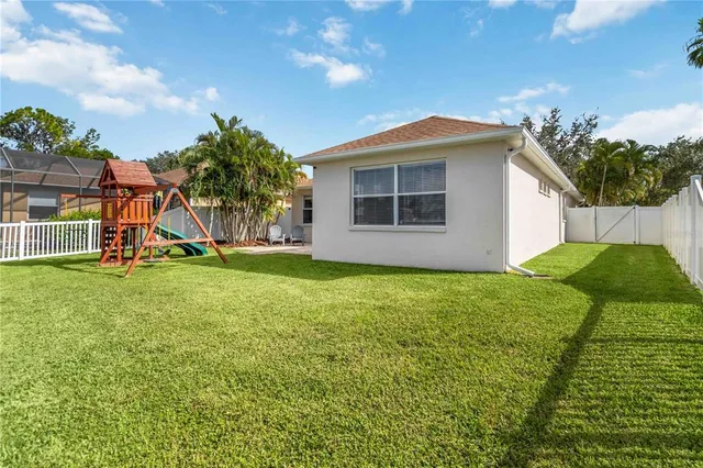 a view of a house with a backyard