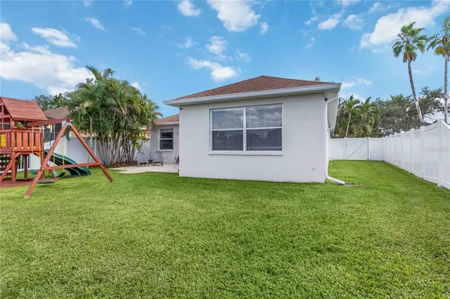 a view of a house with a backyard