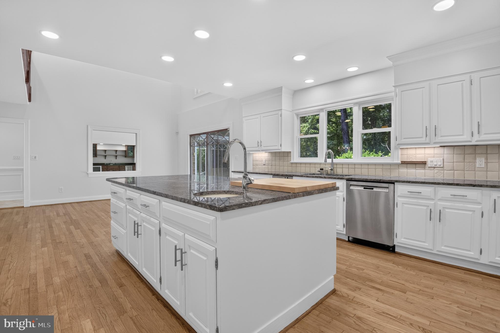 10100 Iron Gate Road Potomac, MD 20854 - Photo 30 of 91