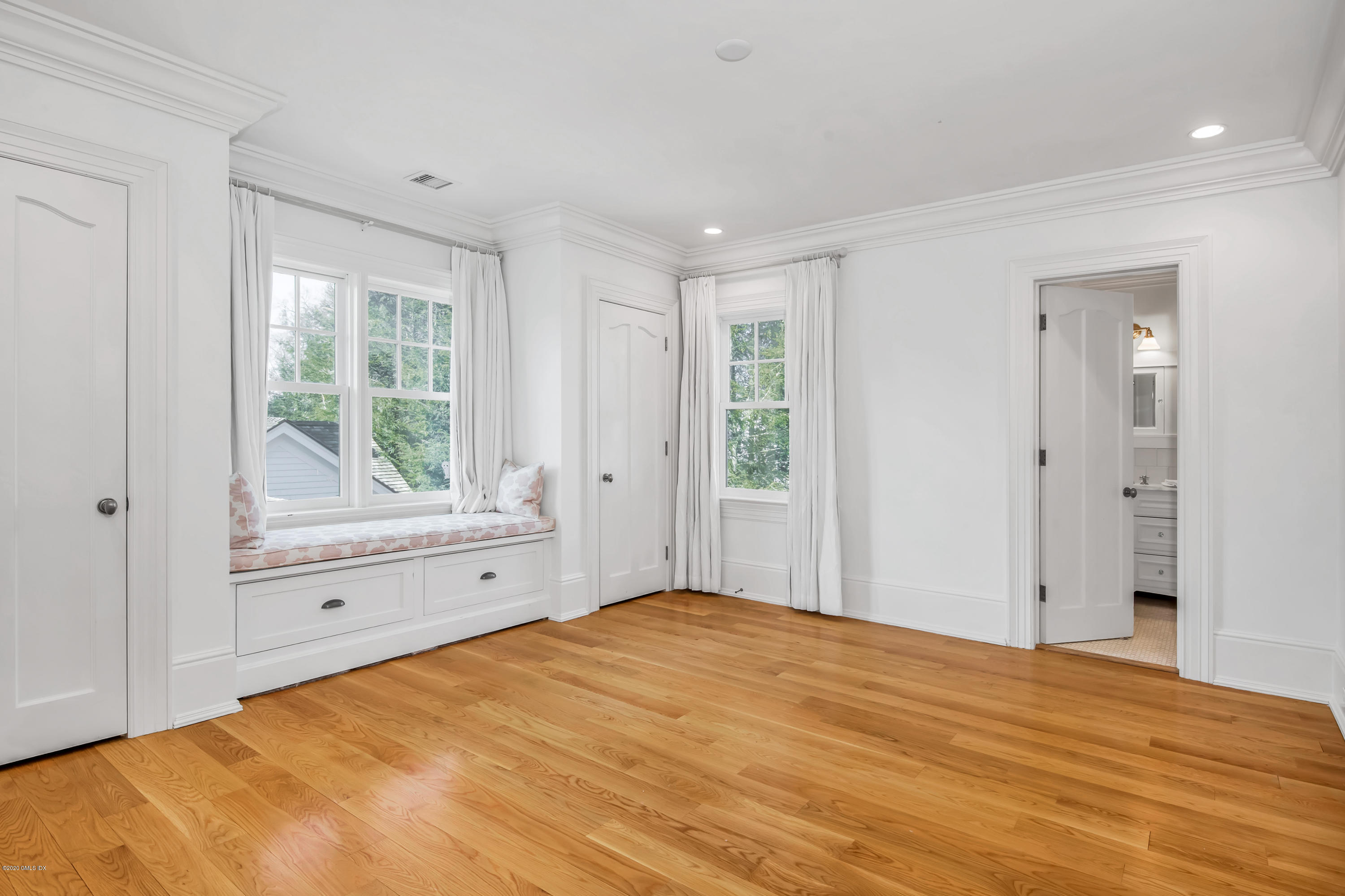 17 Hendrie Avenue Riverside, CT 06878 - Photo 15 of 20 Family bedroom