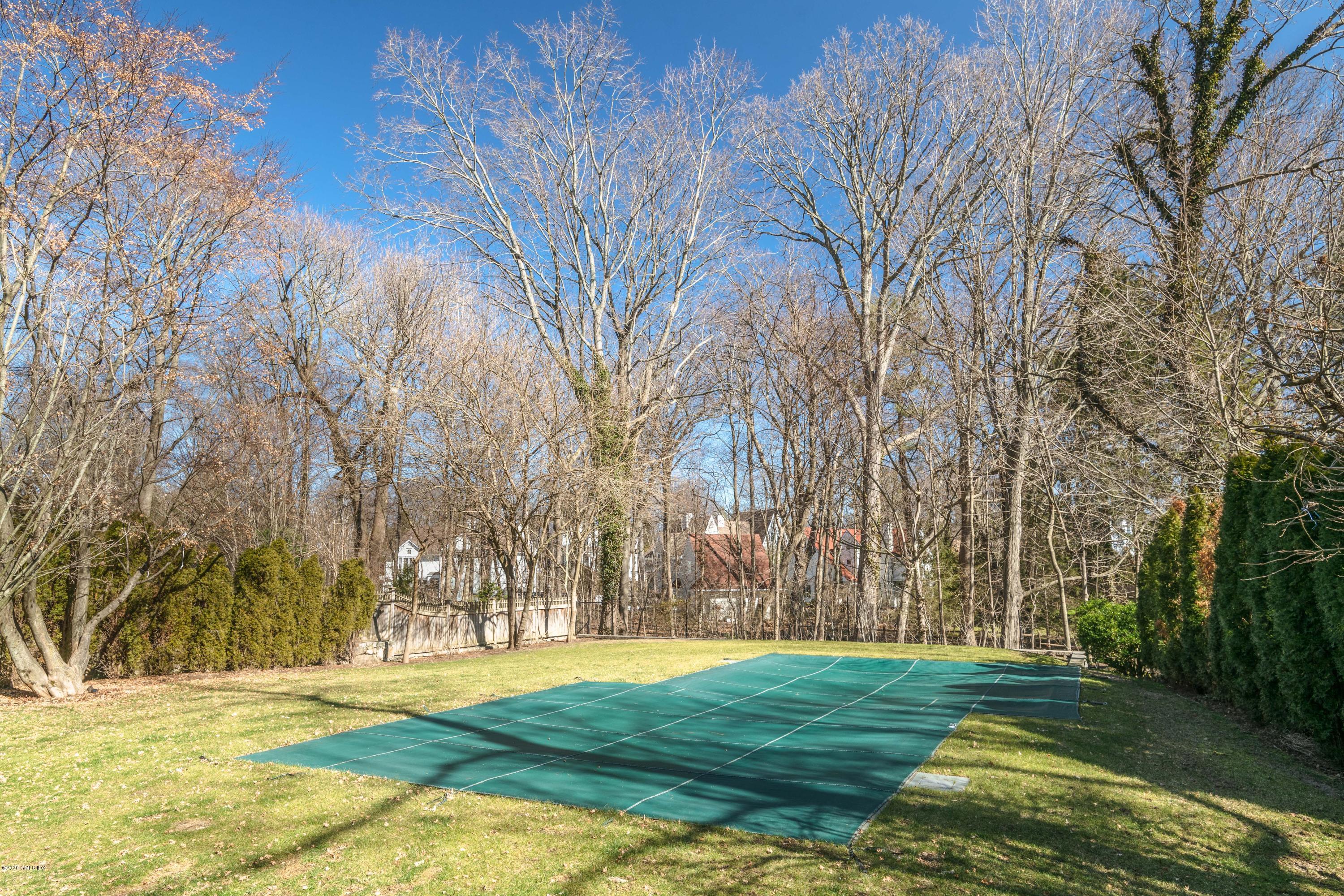 17 Hendrie Avenue Riverside, CT 06878 - Photo 20 of 20 Fenced yard